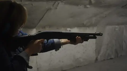 Élménylövészet Budapesten vagy Komáromban: Páros csomag – 40 lövés! 4