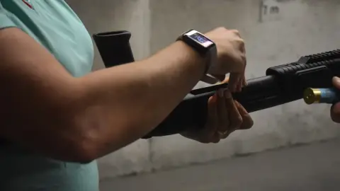 Élménylövészet Budapesten vagy Komáromban: Páros csomag – 40 lövés! 7