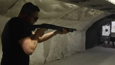 Élménylövészet Budapesten vagy Komáromban: Páros csomag – 40 lövés! 9