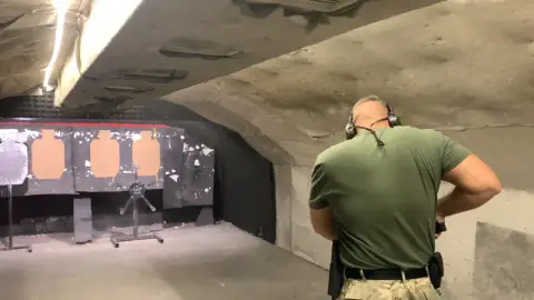 Élménylövészet Budapesten vagy Komáromban: Páros csomag – 40 lövés! 14