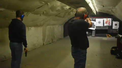 Élménylövészet Budapesten vagy Komáromban: Páros csomag – 40 lövés! 19