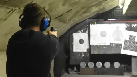 Élménylövészet Budapesten vagy Komáromban: Páros csomag – 40 lövés! 20