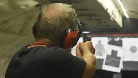 Élménylövészet Budapesten vagy Komáromban: Páros csomag – 40 lövés! 21