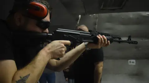 Élménylövészet Budapesten vagy Komáromban: Páros csomag – 40 lövés! 22