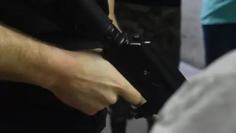 Élménylövészet Budapesten vagy Komáromban: Páros csomag – 40 lövés! 23