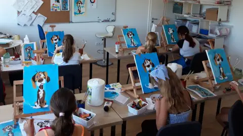 Élményfestés gyerekeknek Pécsett, a Sziluett Rajz- és Festőiskolában 4