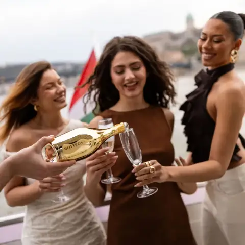 Bottega Prosecco sétahajózás a Dunán korlátlan italfogyasztással