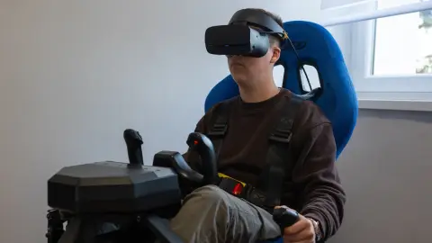 60 perces VR repülőgép szimulátor élmény mozgó platformmal Hajdúszoboszlón 7