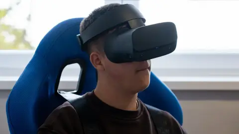 60 perces VR repülőgép szimulátor élmény mozgó platformmal Hajdúszoboszlón 8