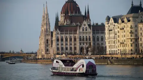 Budapesti városnéző hajózás a Dunán – Ajándék választható itallal! 4