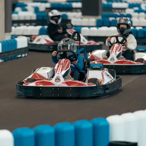 Éljétek át a sebesség örömét együtt! – Csoportos gokart élmény Székesfehérváron