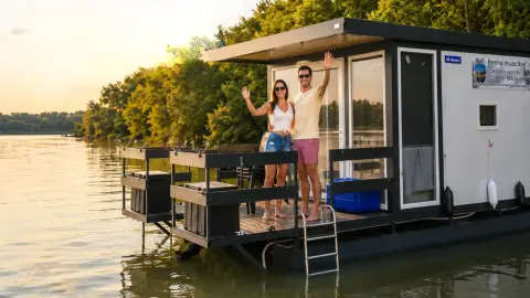 Úszóház a Tisza-tavon motorcsónakkal – Hétköznapi menedék a vízen! 8