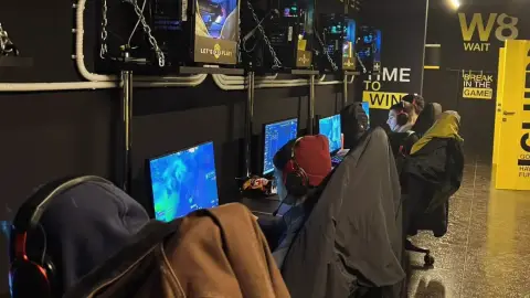 Esport edzés a Delta 1 Esports Caféban Budapesten 2