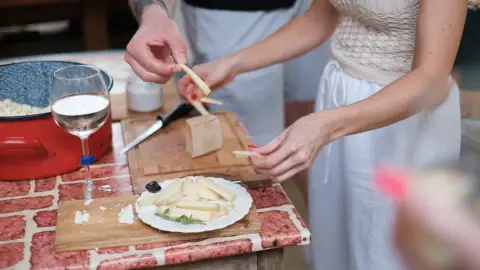 Céges sajtkészítő workshop Piliscsabán kóstolóval, sütögetéssel 9