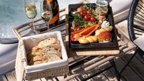 Kettesben 2 éjszaka a prémium Grand Szikla kabinházban 4