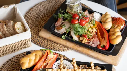 Kettesben 2 éjszaka a prémium Grand Szikla kabinházban 5