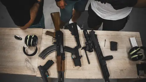 Csapatépítés lőtéren! Fegyverszétszerelés időre és lövészet! 4