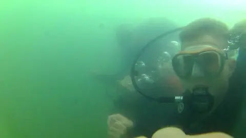 Leánykérés víz alatt, búvárkodás közben 4