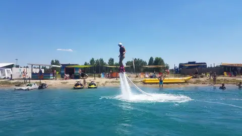 Flyboard élmény tengerkék tavon Budapest szélén 2