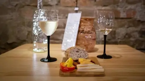 5 tételes borkóstoló pincetúrával Szentendrén - Rustica Borműhely 5