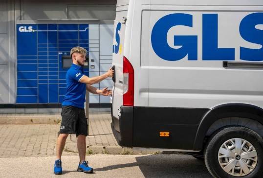 Hogyan érkezik meg a Meglepkés élményajándék? Bemutatjuk futárpartnereinket és az új GLS szállítási lehetőséget
