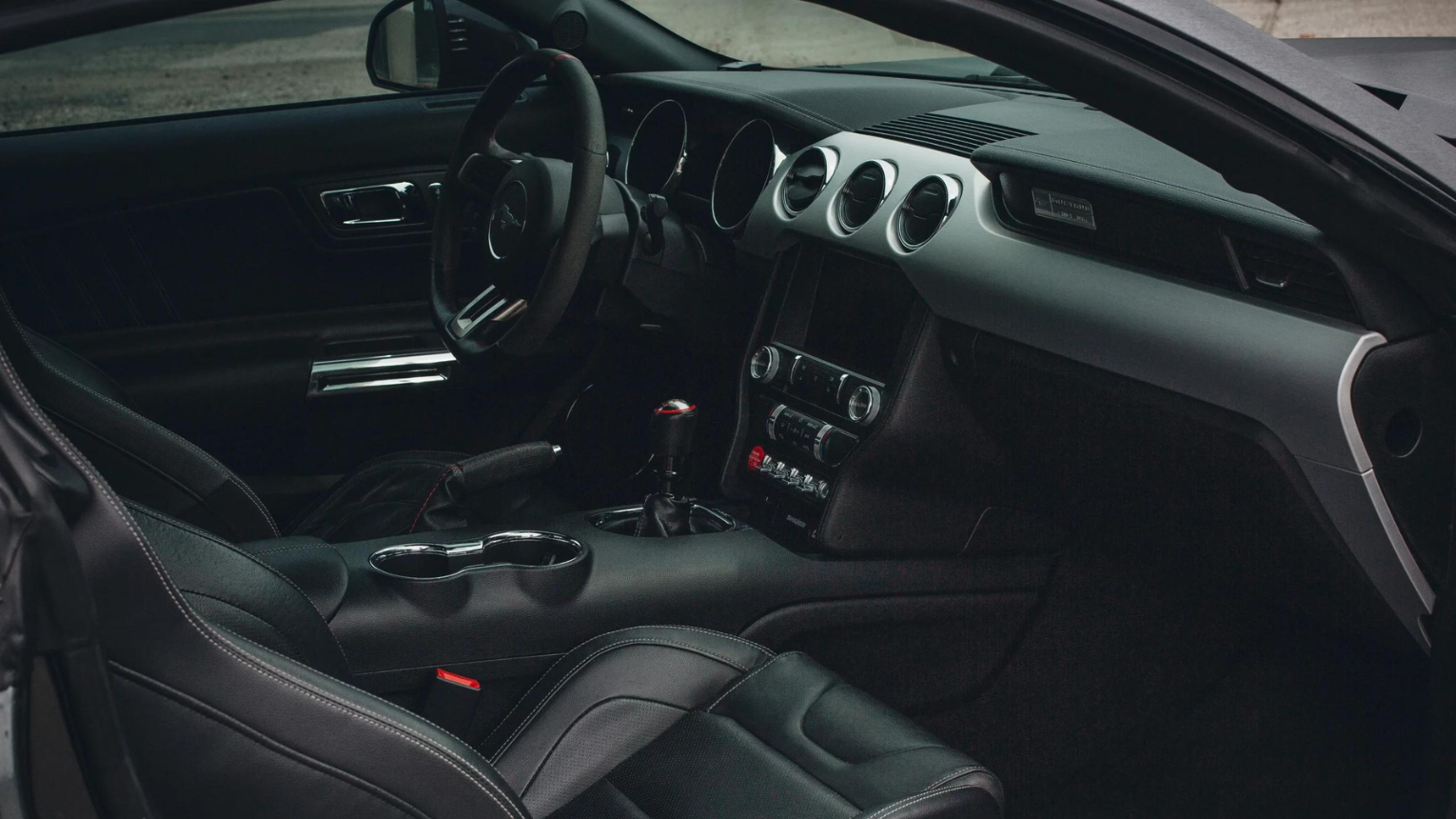 Utca élményvezetés egy 2016-os Ford Mustang GT kompresszorral
