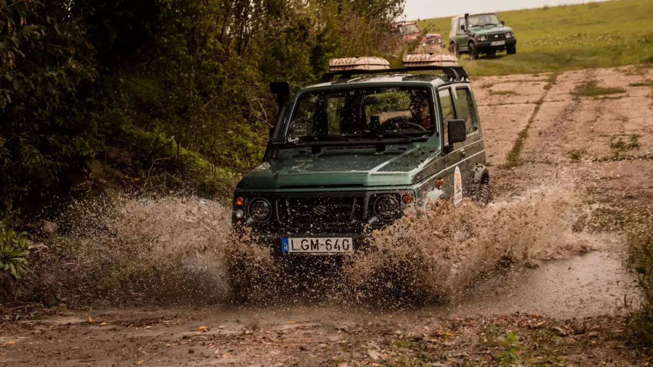 Vezess ott, ahol az utak véget érnek! - 4X4 Off-Road túra a Pilisben fő kép