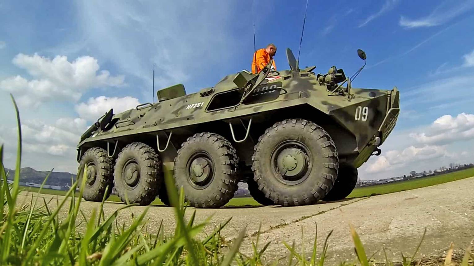 BTR60 és KRAZ katonai jármű vezetés