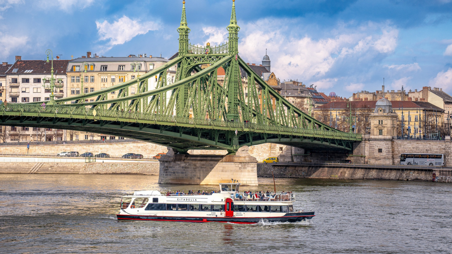 Exkluzív budapesti városnézés a Duna Cruises elegáns sétahajóján, a Citadellán 7