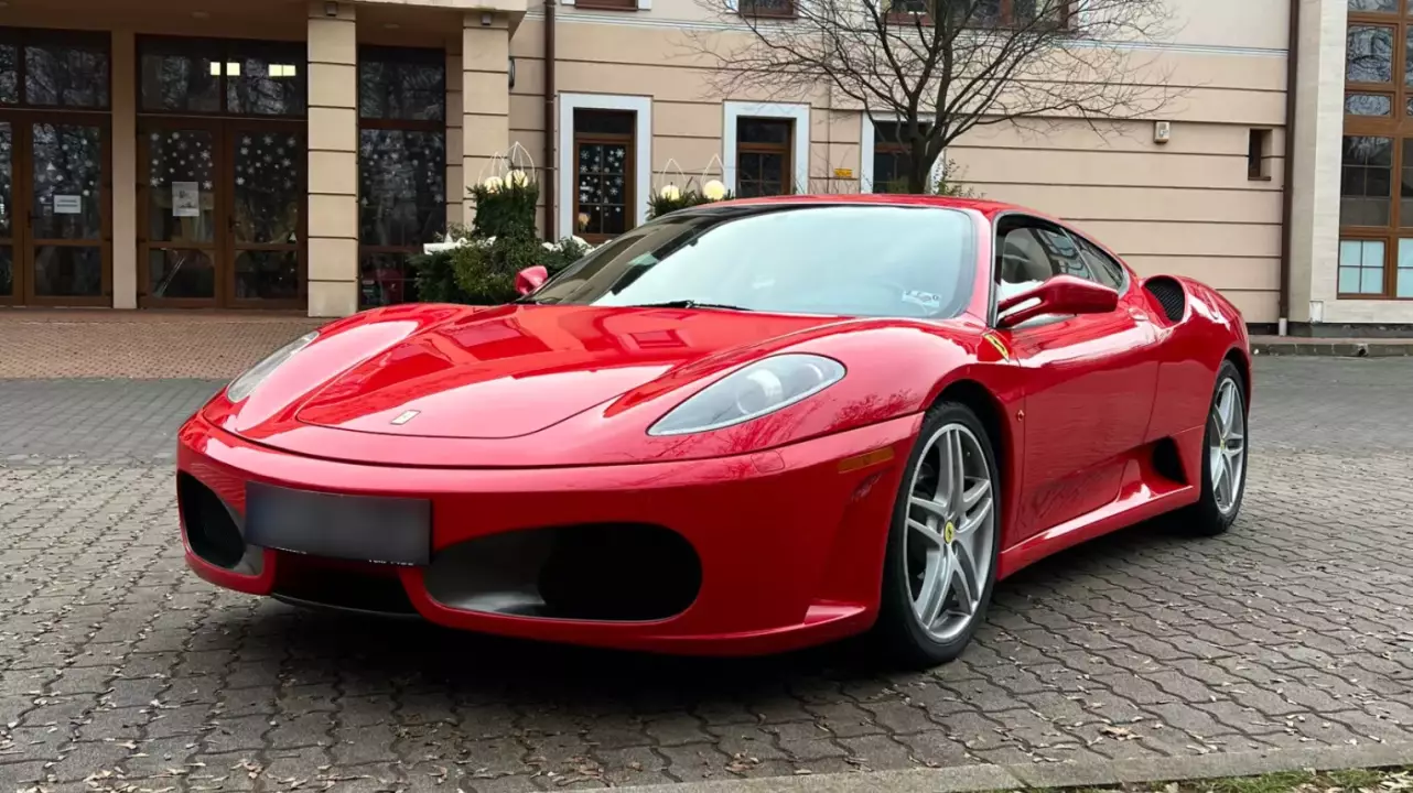 Ferrari 430-as élményautózás gyerekeknek a Kakucs Ringen fő kép