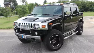 Hummer H2-es utcai vezetés ajándékba kosár