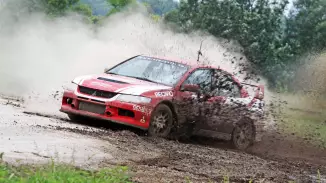 Mitsubishi Evoval rallyzás 1 km-es rallycross pályán Siófok mellett