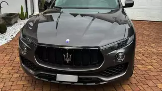 430 Lóerős Maserati Levante S gyönyörűség bérlése kosár