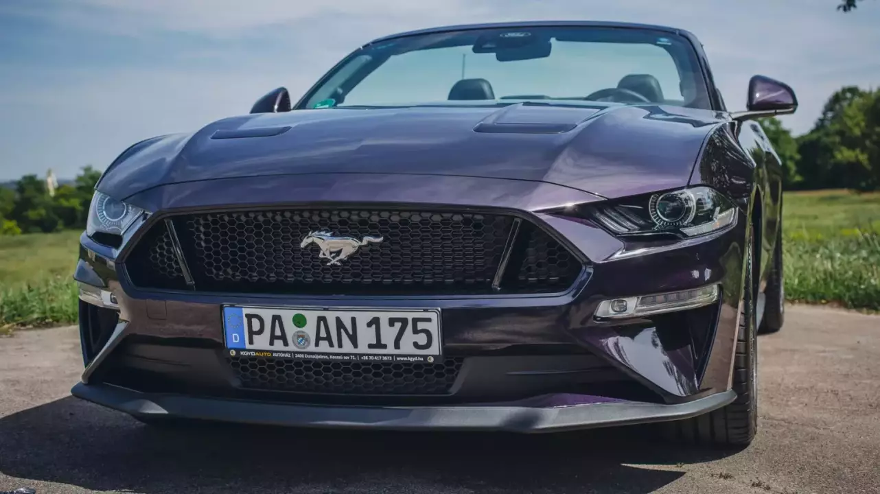 Utcai élményvezetés Ford Mustang GT Cabrioval fő kép