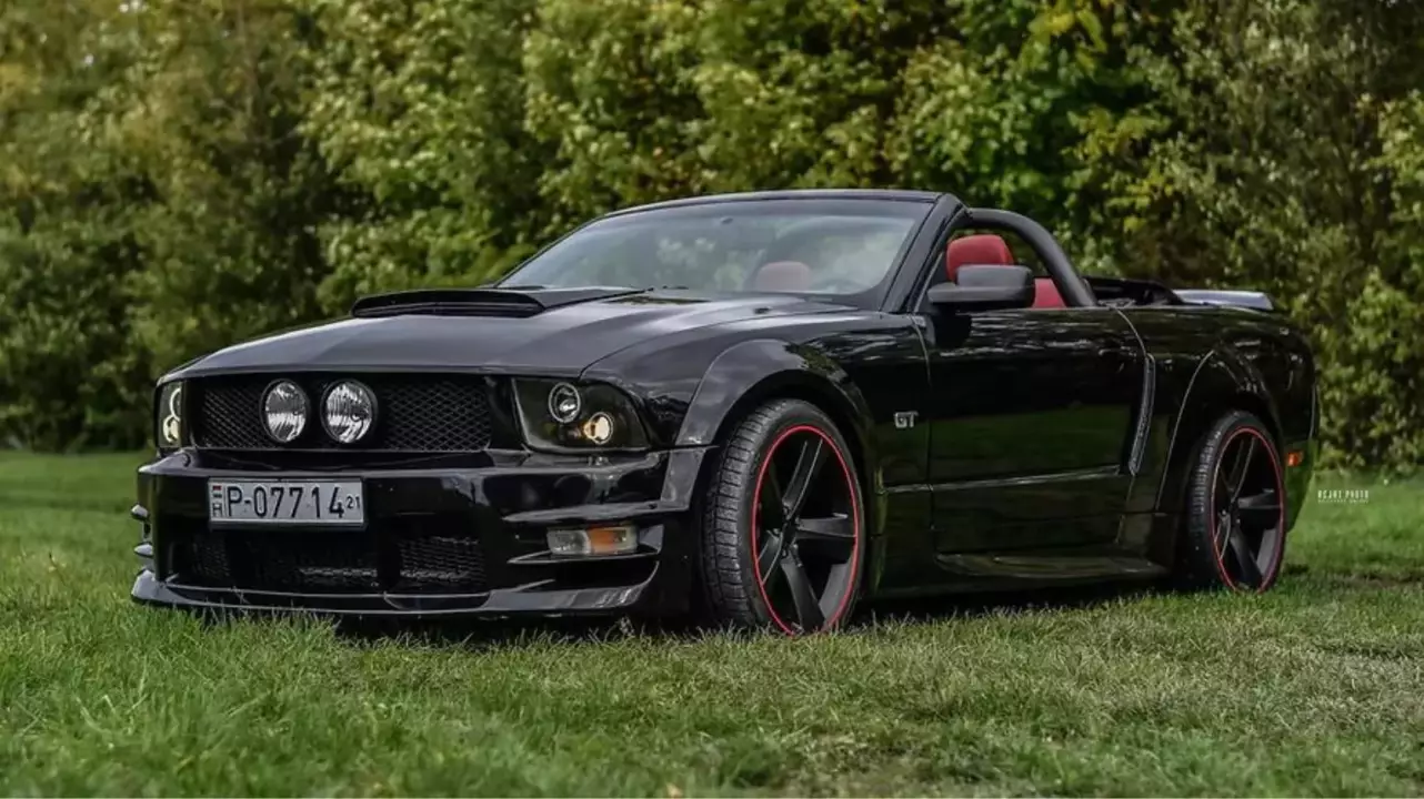 Ford Mustang V8 élményvezetés vagy bérlés Polgárdi környékén fő kép