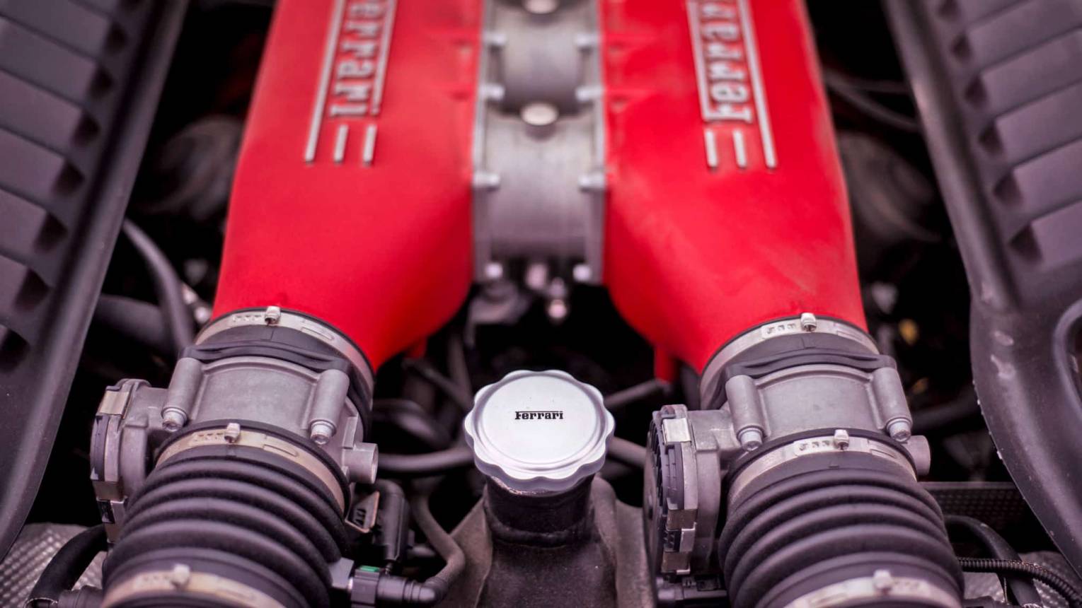 Ferrari 458 Italia autópályás vezetés
