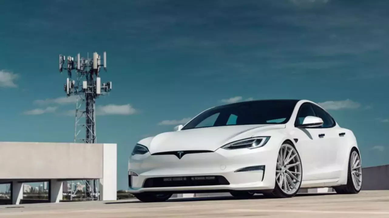 1020 Lóerős Tesla Model S Plaid élményvezetés a Kakucs Ringen* fő kép