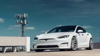 1020 Lóerős Tesla Model S Plaid élményvezetés a Kakucs Ringen kosár