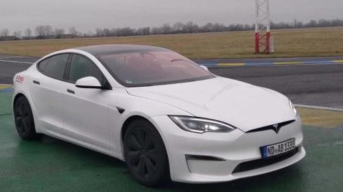 1020 Lóerős Tesla Model S Plaid élményvezetés a Kakucs Ringen* 3