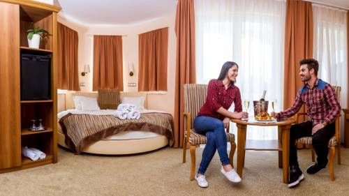 Jakuzzis-körágyas lakosztály Aprhodite hotelben Zalakaroson 5