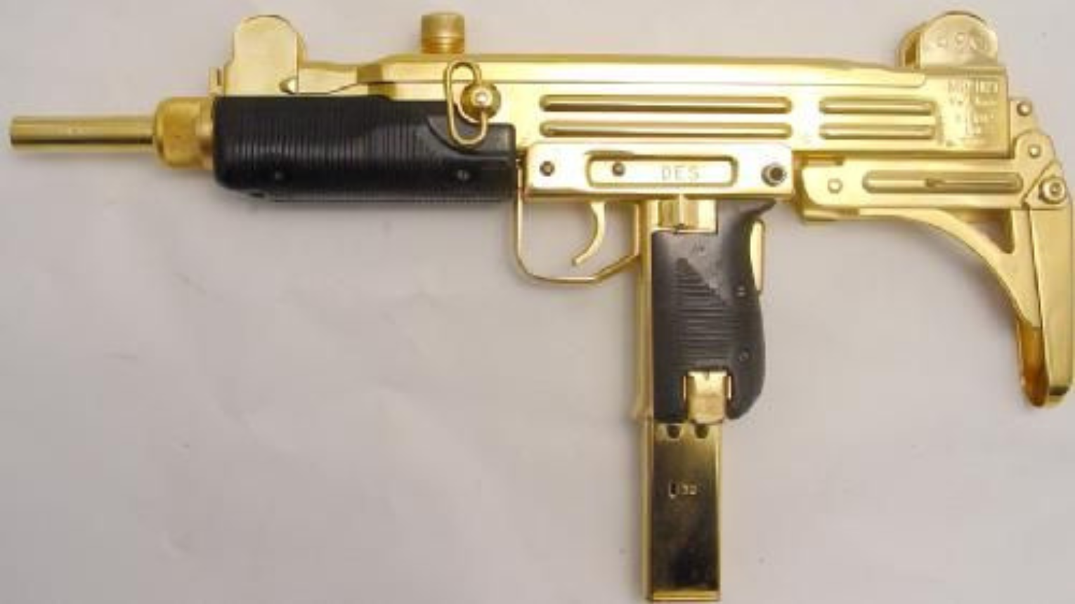 Escobar lövészeti csomag 24 karátos aranyfegyverekkel 3