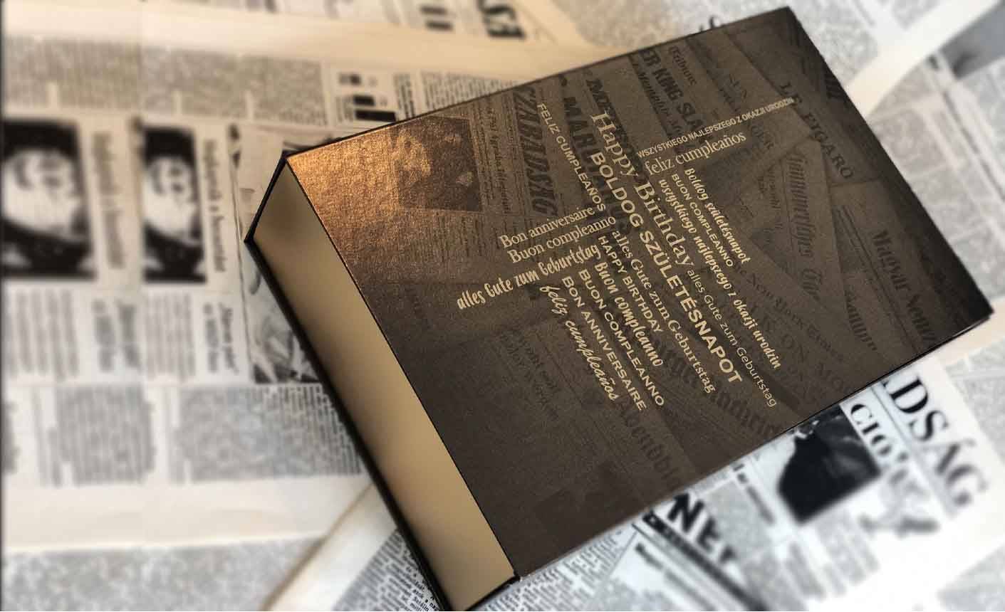 Születésnapi újság aranyozott díszdobozban ajándék üveg BORRAL