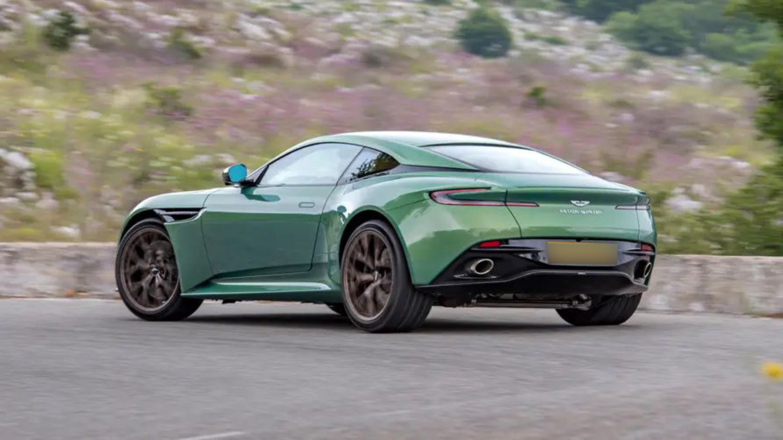 Aston Martin DB11 élményvezetés a Kakucs Ringen 2