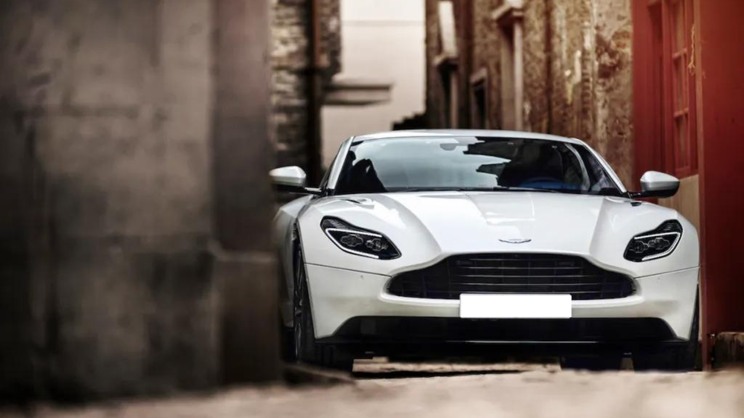 Aston Martin DB11 5.2 V12es utcai fenevad élményvezetése 2