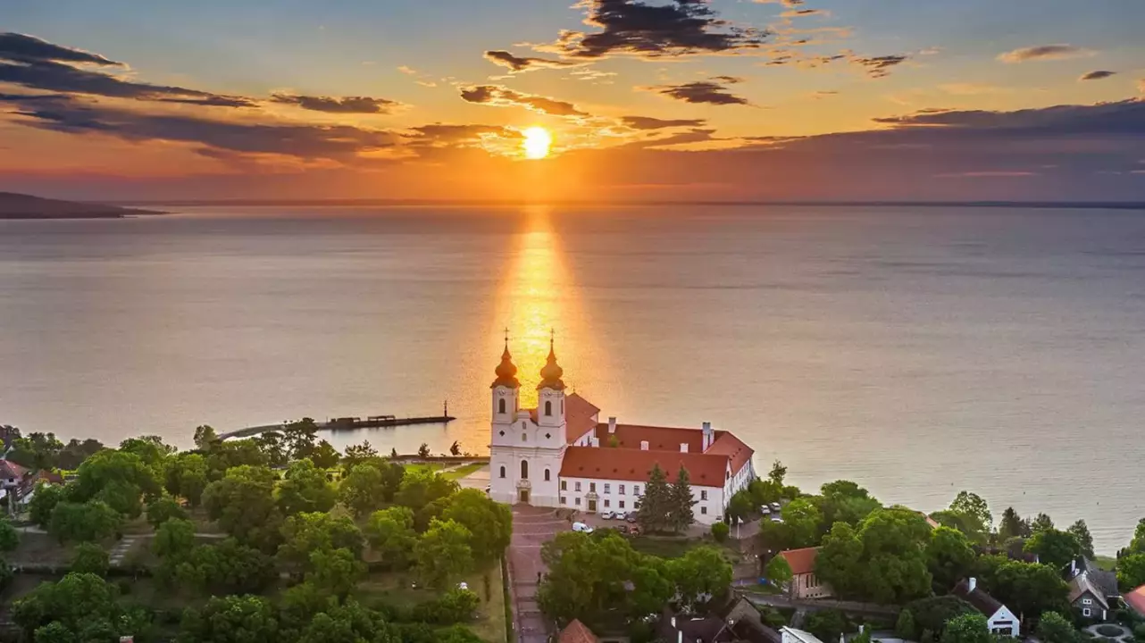 Csobbanjunk a Balcsiban! Sárkányrepülővel irány a Balaton fő kép