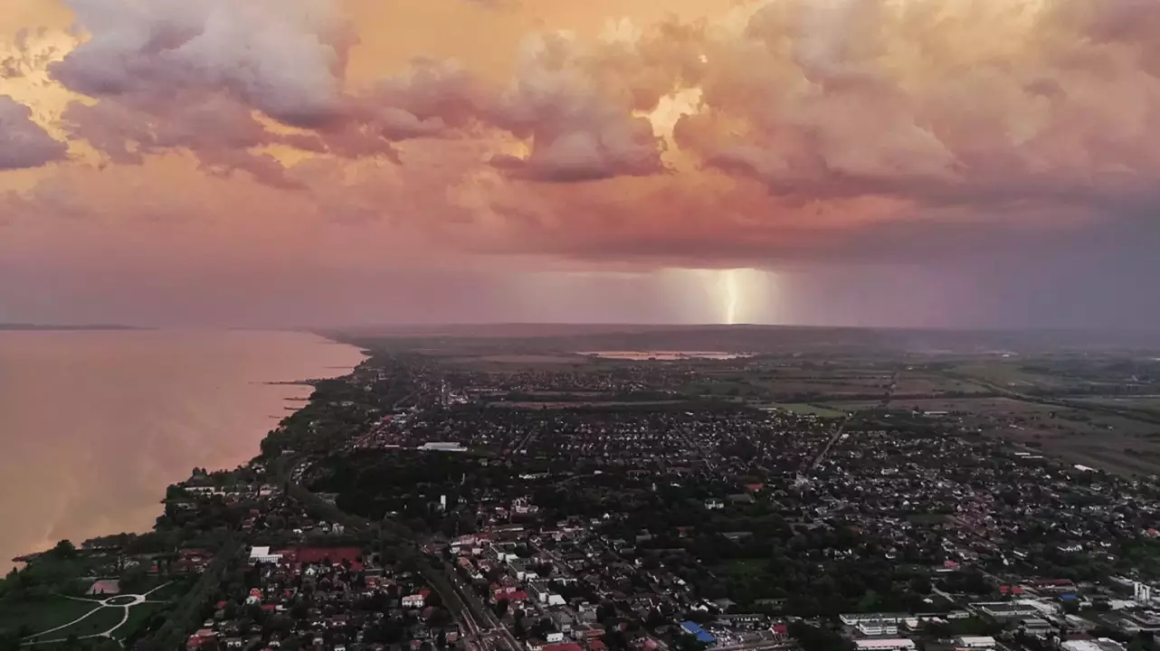 Irány a Balaton! 90 perces Sárkányrepülés Dunaújvárosi indulással fő kép
