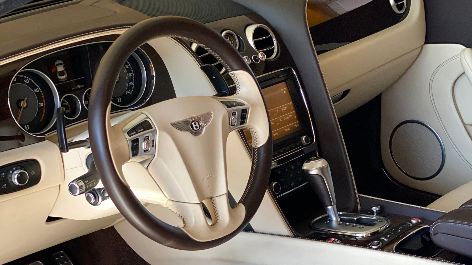 Bentley Continental GT Speed kölcsönzése 1 napra vagy hétvégre 1