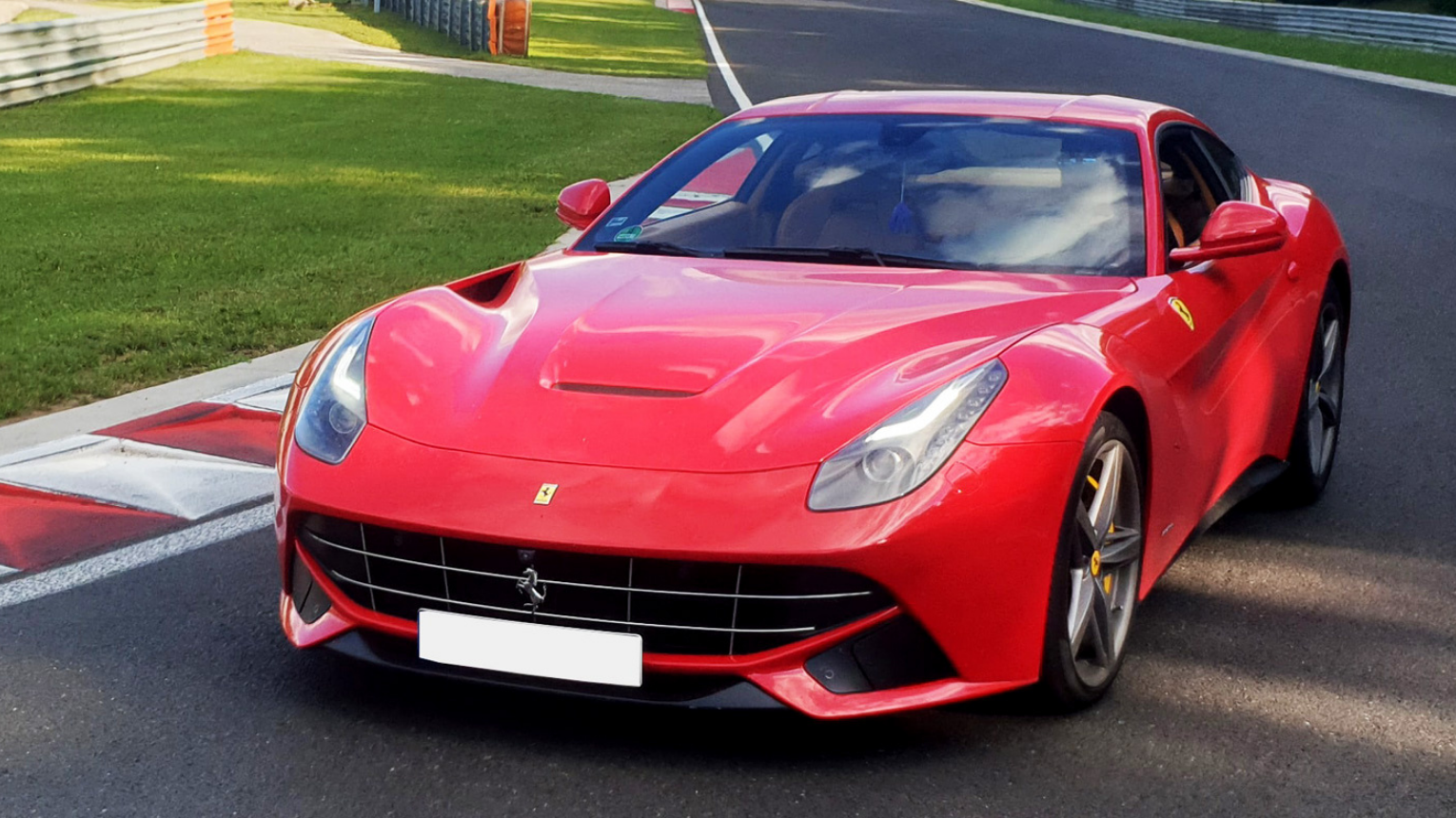 800 LE-ős Ferrari F12 Berlinetta kölcsönzése 4