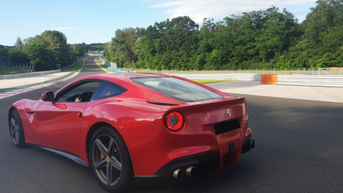 800 LE-ős Ferrari F12 Berlinetta kölcsönzése 5