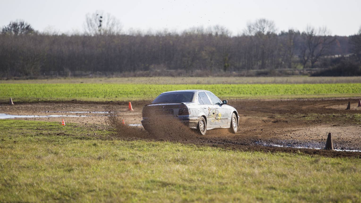 BMW 325i-vel csapatás 1,5 km-es rallycross pályán Sopron mellett 5